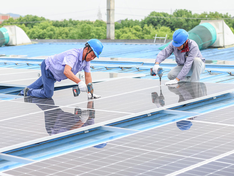 735KW-Structure de montage solaire sur le toit au Japon