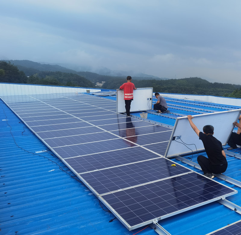 Projet photovoltaïque sur le toit d'un mini-rail facile à installer de 3,3 MW