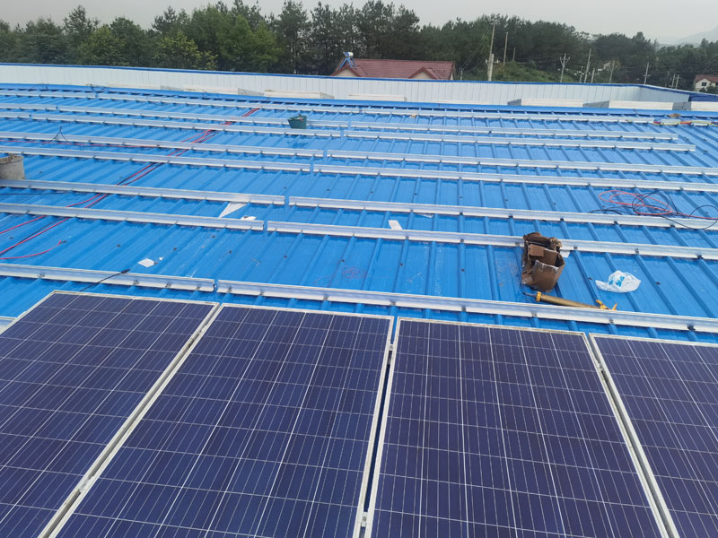 Système de montage solaire sur mini-rail de toit en métal 3.5MW-Hubei