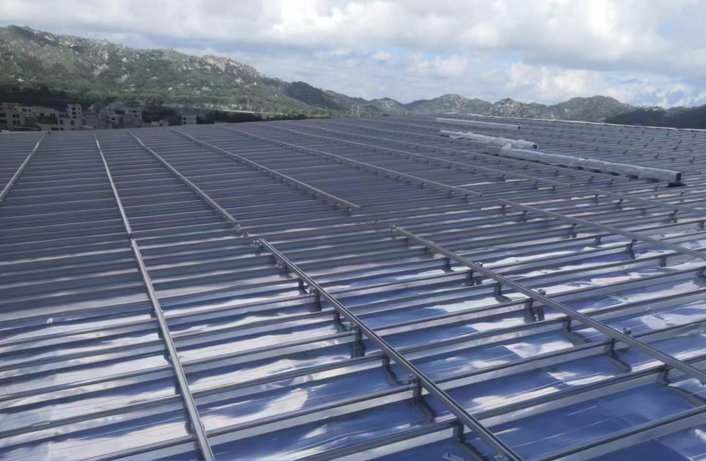 Système solaire de support de mini rail de toit en métal d'étain de 15,5 KW