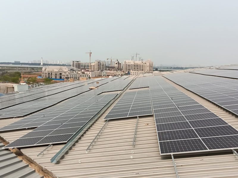 Systèmes photovoltaïques de 2,18 MW en Malaisie pour les toitures à joints debout